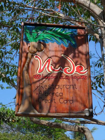 Zipolite ist bekannt dafuer das viele Leute hier nackt baden gehen. Das ist zwar nicht erlaubt wird aber mehr oder weniger geduldet.