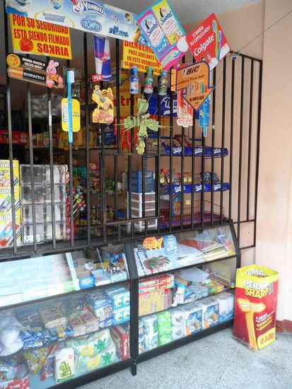 fast alle Shops sind vergittert