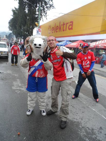 Foto mit dem Vereinsmaskotchen