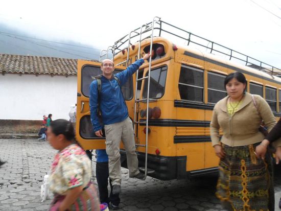 und zurueck mit dem Chicken Bus (nein nicht auf dem Dach 