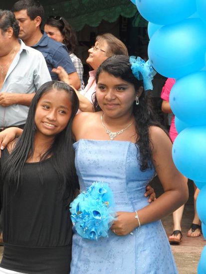 Das Geburtstagskind
In Guatemala wird der 15. Geburtstag = Ende der Kindheit &amp; Vorstellung der Tochter auf dem "Heiratsmarkt" richtig gross gefeiert. Na hat jemand Interesse?