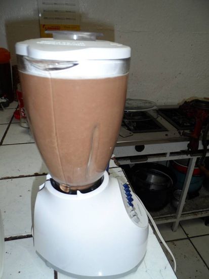 Schritt 10: Schocki mit Wasser und Milch mixen und fertig ist eine super leckere Trinkschokolade 