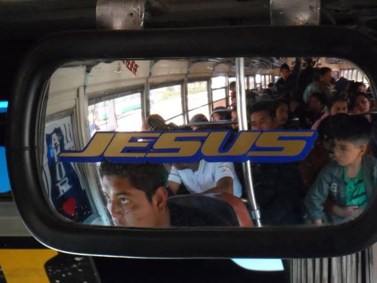 Am Freitag ging es im Chickenbus zum groessten Markt in Mittelamerika nach San Francisco el Alto. Dort war ich zwar an meinem ersten Wochenende in Guatemala schonmal aber an einem Sonntag, also ohne Markttrubel.