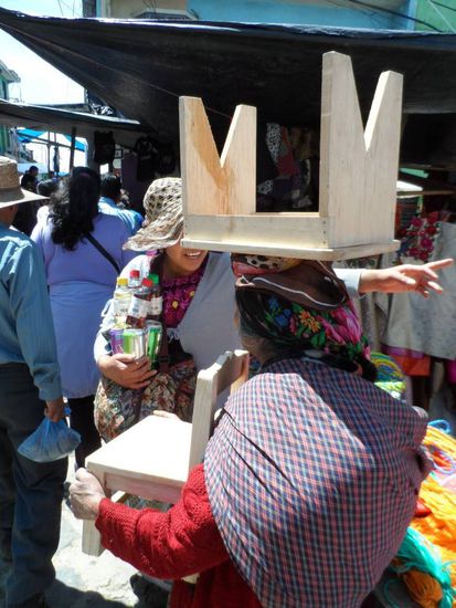 Tisch und Stuhl gefaellig?