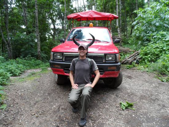 Mit diesem lustigen Gefaehrt kann man sich einen Teil der Strecke ersparen und bis zum Fuss des Vulkans fahren - oder man macht einfach nur mal schnell ein lustiges Foto 