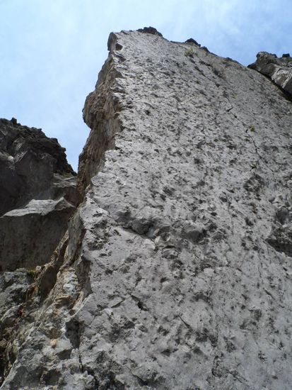 Zweite Route (ca. 25-30m, Schwierigkeitsgrad: 5.10b = UIAA 7-) - fuer mich "Der Fingertod"
