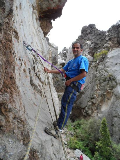 Das erste Mal abseilen.....Oh Fuck hatte ich schiss.....Aber dann habe ich meinen inneren Schweinehund ueberwunden und mich einfach mal nach hinten gelehnt und ab ging es......