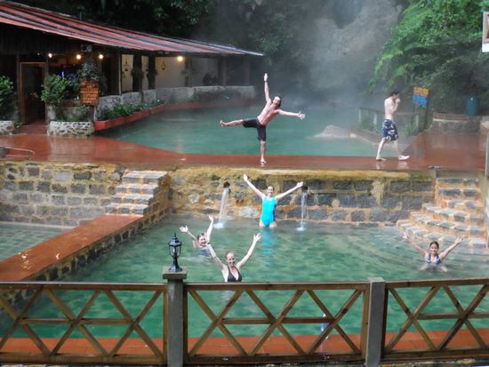 Im Vordergrund Pool 2 (40°C) und im Hintergrund Pool 1 (47°C)