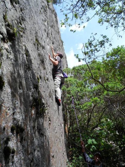 Ungefaehr ab hier haben mir schon die Finger und Zehen weh getan. Verfluchte Minigriffe und Tritte 