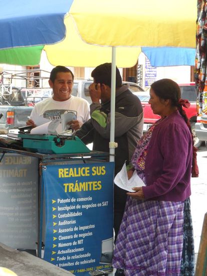 Super Geschaeftsidee - Hier kann man sich mit einer Schreibmaschine selbststaendig machen und einfach Briefe fuer Leute tippen die nicht schreiben koennen oder einen maschinell geschriebenen Brief benoetigen