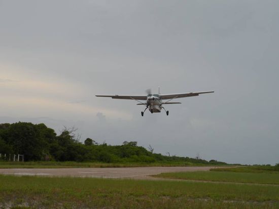 Ja man kann sogar auf die Insel fliegen