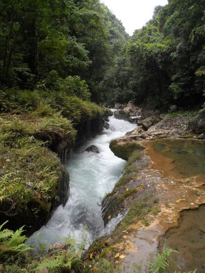 Unterirdischer Fluss der unter den Pools hindurch fliesst