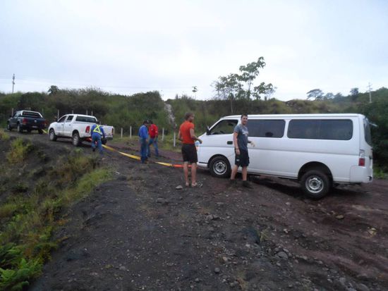 Beim 3. Versuch mit 2 Pick ups bewegt sich der Bus dann endlich