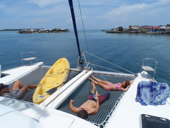 Meine Koje - vorne rechts (wo der blaue Sarong haengt)