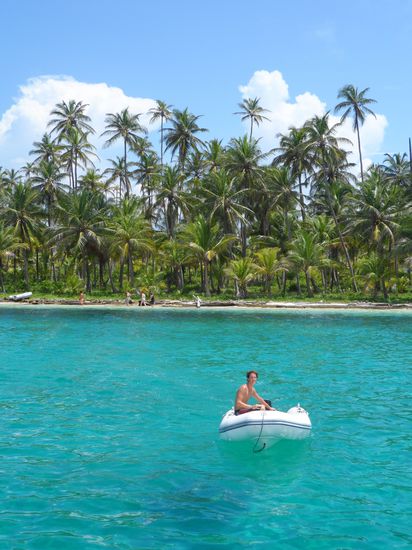 Das Wasser hat hier fast ueberall diese tuerkise Farbe, das kommt aber auf de meisten Fotos nicht rueber.