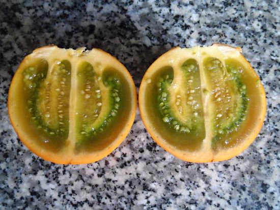 Sieht fast aus wie ne Tomate, schmeckt aber leicht suess-saeuerlich