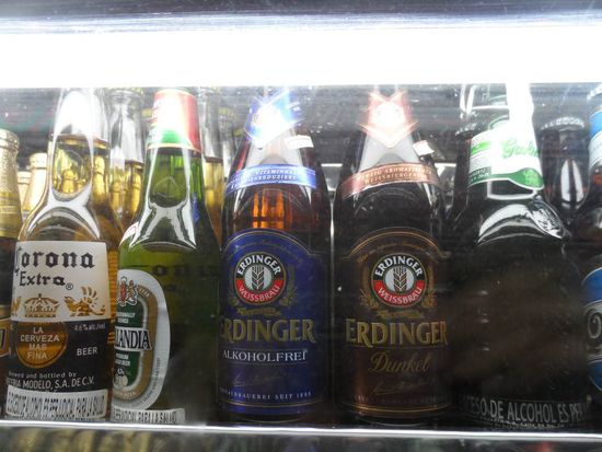 sogar alkoholfrei, mit 4Euro die Flasche zwar nicht gerade guenstig, aber immerhin ist dieses Weizen auch um die halbe Welt gereist