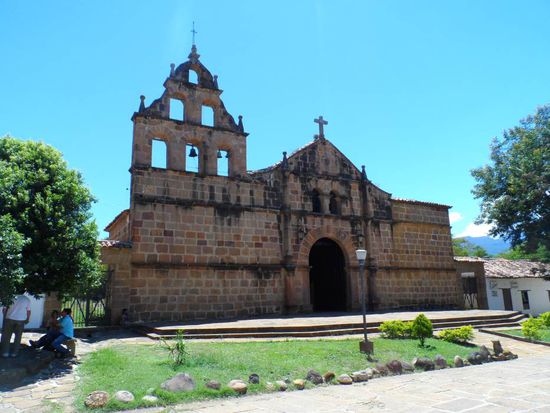 Riesenkirche fuer das Minidoerfchen