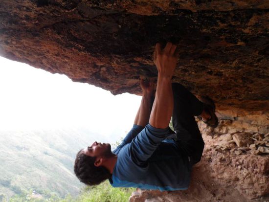 Nach dem ich gesagt hatte das ist unmoeglich den Einstieg in die Route ueber das Dach zum machen musste Richy mich natuerlich vom Gegenteil ueberzeugen (free solo versteht sich)
