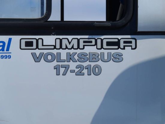 Mit dem Volksbus ging es dann zum Flughafen