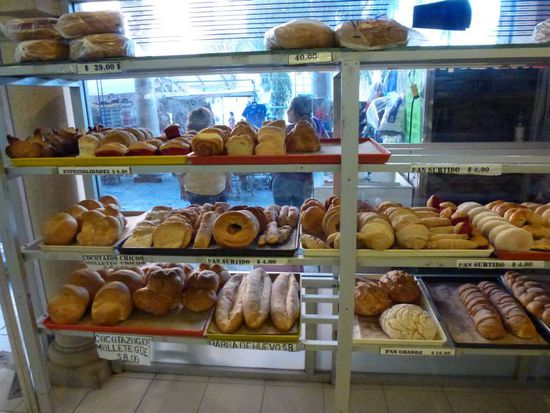 Noch gibt es Brot (natuerlich nicht zu vergleichen mit deutschem Brot) und Gebaeck - mal schauen wie es im Rest von Mittelamerika aussieht.