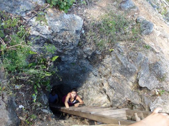 Eingang zur zweiten Cenote - nix fuer Leute mit Platzangst