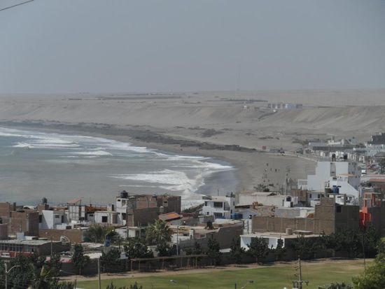 Das Wasser ist eher kalt und es gibt viele Wellen. Eignet sich def. besser zum surfen als zum schwimmen