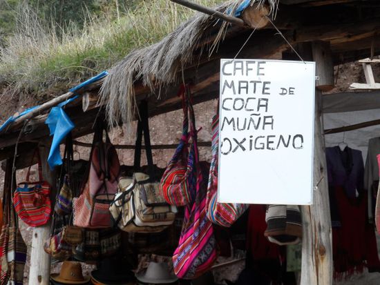 Unterwegs kann man sich noch mit Cocablaettern oder Sauerstoff staerken 
