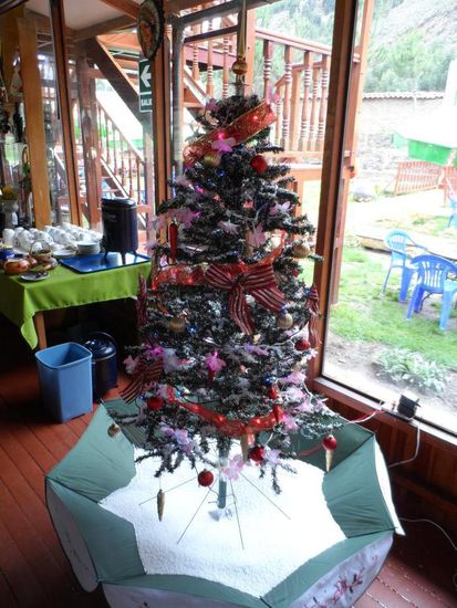 Weihnachtsbaum der "Schnee" ausspukt