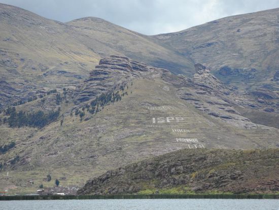 Graffitis am Berg - sieht man in Peru ganz oft