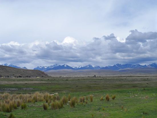 schneebedeckte Berge auf dem Weg nach La Paz