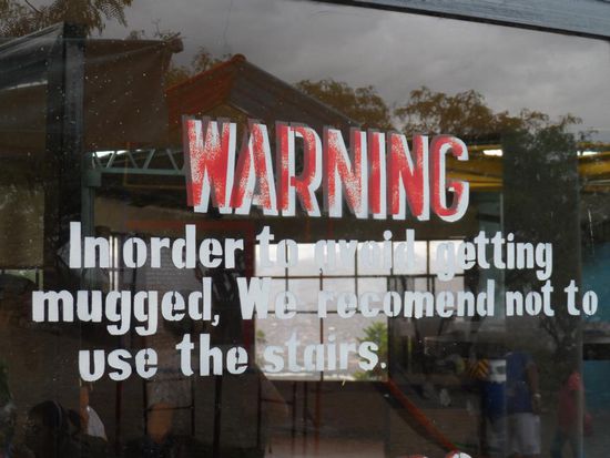 Warnung! Um zu verhindern das sie ausgeraubt werden, empfehlen wir nicht die Treppen zunehmen.