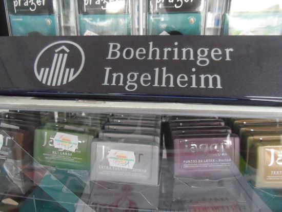 Beim fotografieren des Boehringer Schilds ist mir erst aufgefallen was unter dem Schild fuer Produkte lagen