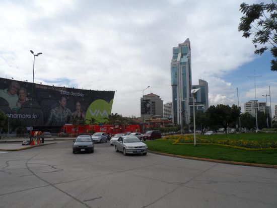 Aber dafuer hat wenigstens das Kino (links) auf 