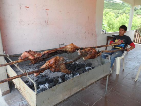 Ahhhhh lecker Spanferkel zum Mittagessen - was fuer ein Ausklang des Jahrs 2012