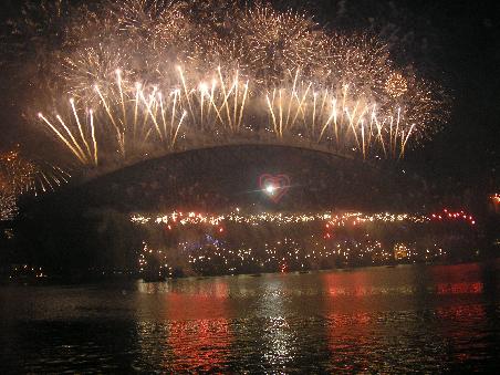 Hier mal ein Bild von der Explodierenden Harbour Bridge. Einfach gigantisch