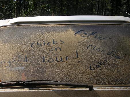 So dreckig war unser schoenes Auto nach dem Hoehlenbesuch
