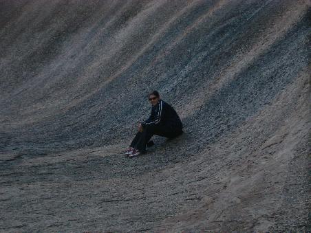 Der 15 Meter hohe und ca 100 Meter lange Wave Rock ist schon 2,7 MILLIARDEN Jahre alt und