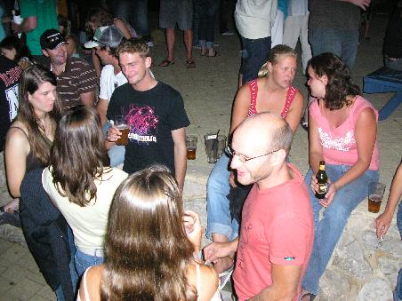 mit vielen lustigen Leuten (vorne ich und Marco, hinten rechts Susanne und Eva, hinten links Ether, Loren und aeh keine Ahnung Namen vergessen)
