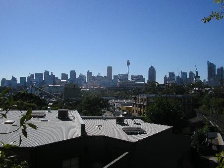 In der Mitte des Bildes koennt ihr den Sydney Tower sehen (sydney hoechster Punkt) auf diesen sind wir hochgefahren