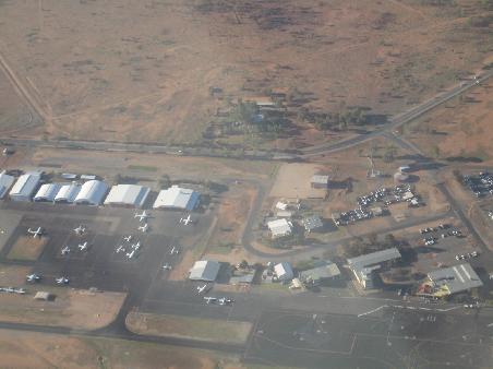 Der Flughafen in Alice Springs drumherum gibts ganz viel Nix