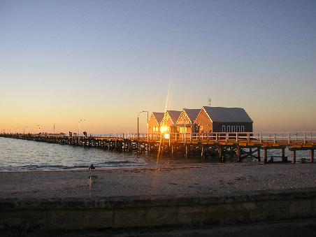 Yety in Busselton. Hier kann man ca 2 km auf trockenem Fuss uebers Wasser laufen