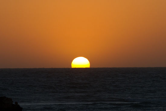 Die Sonne versinkt im Meer von Lancelin