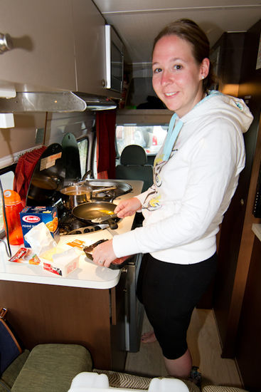 Desirée in der Boardküche