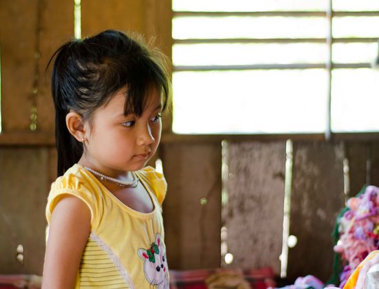 die Tocher, die hoffentlich irgendwann mal mit einem guten Schulabschluss etwas mehr verdienen kann, als ihre Mutter