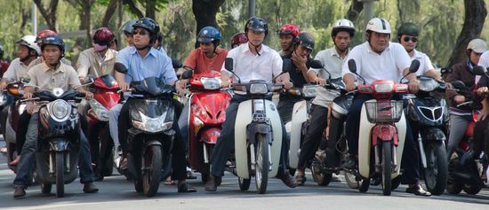 eine eher wenig befahrene Straßenkreuzung ein paar Meter von uns entfernt.