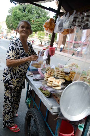 hier gabs heute Dessert - eine Art Kuchen mit verschiedenen Geschmacksrichtungen. Wir haben Ananas und Kokos genommen.