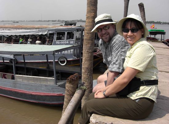 während die anderen Gruppen gerade anlegen, haben wir schon alles gesehen und  warten wir auf unser "Taxi" um auf eine andere Insel überzusetzen