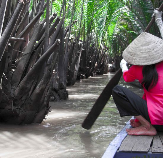 um durch die vielen kleinen Kanäle zu schippern, wechselten wir unser Boot gegen ein Bötchen