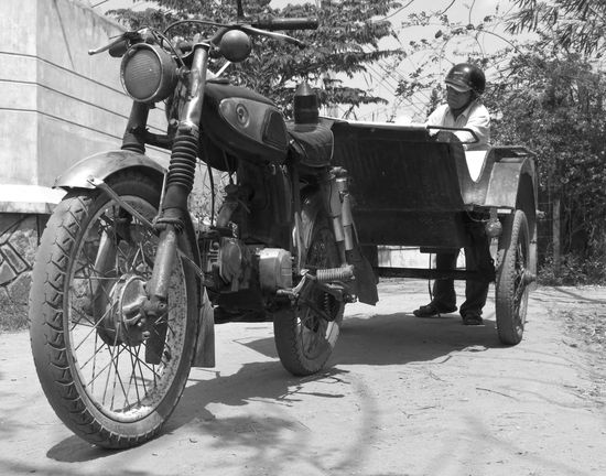 unser Fortbewegungsmittel zu Lande und teilweise auch in der Luft, wegen der Kombination aus Straßenverhältnissen und Geschwindigkeit des Fahrers